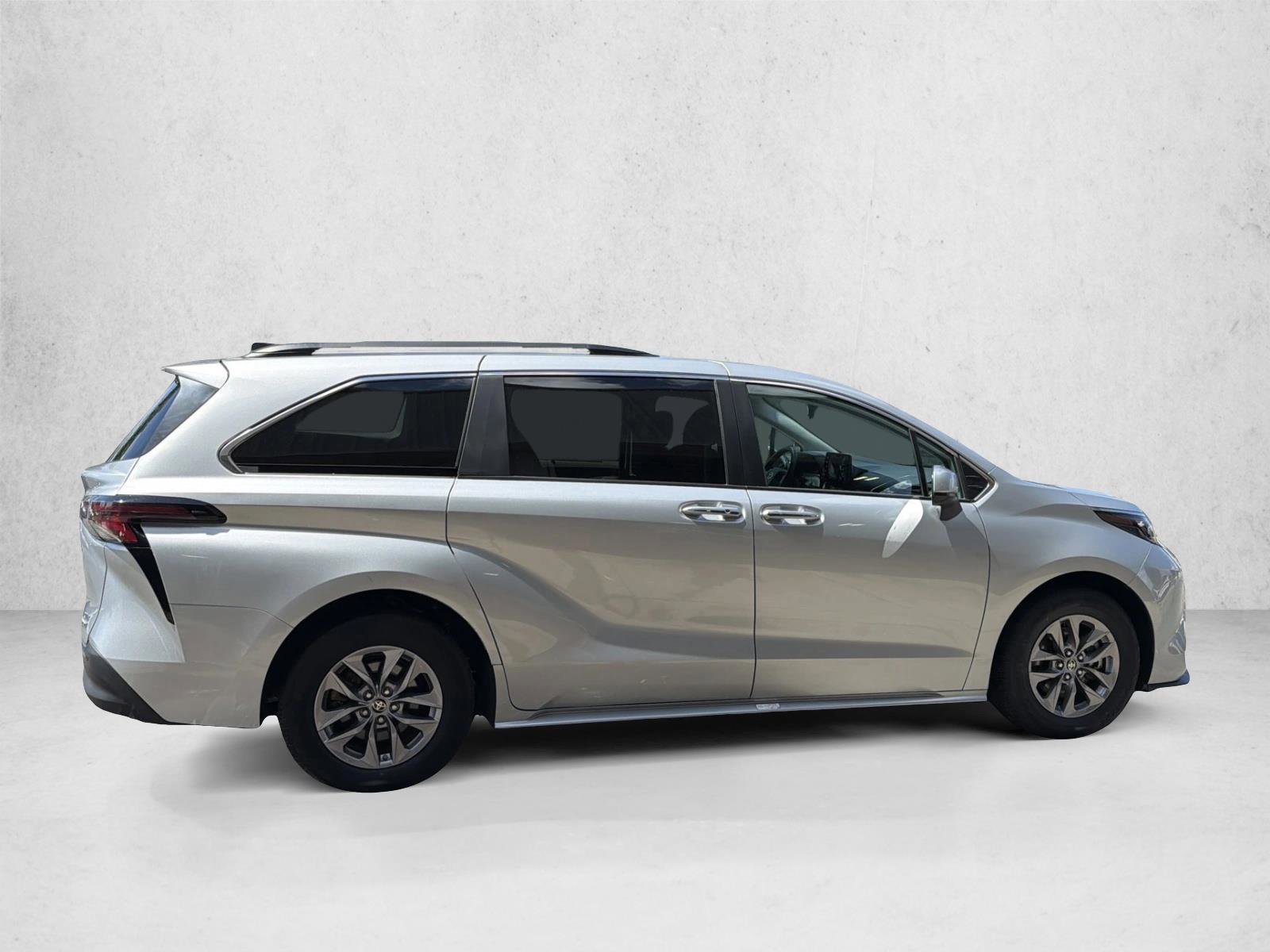 Used 2024 Toyota Sienna XLE FWD video 4