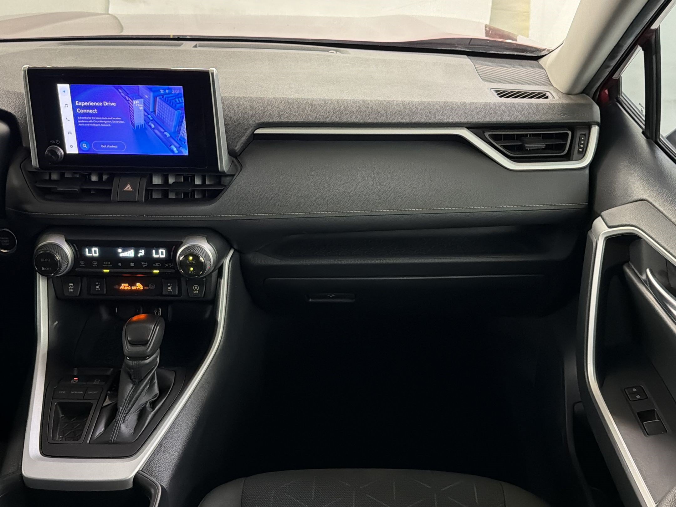 Used 2024 Toyota RAV4 XLE w/ Convenience Package FWD image 30