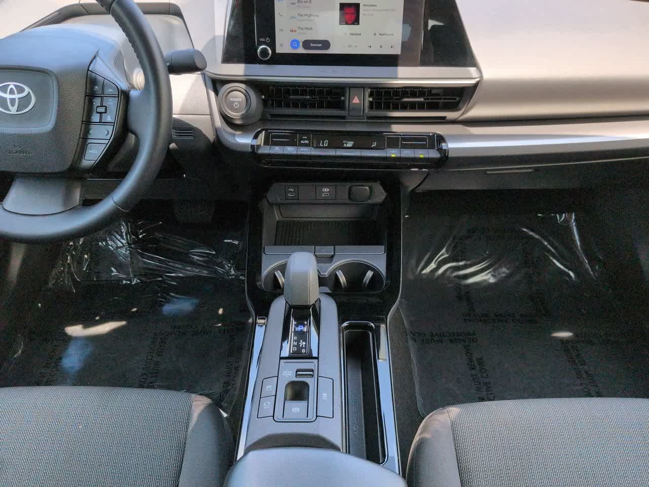 Certified 2025 Toyota Prius LE FWD image 18