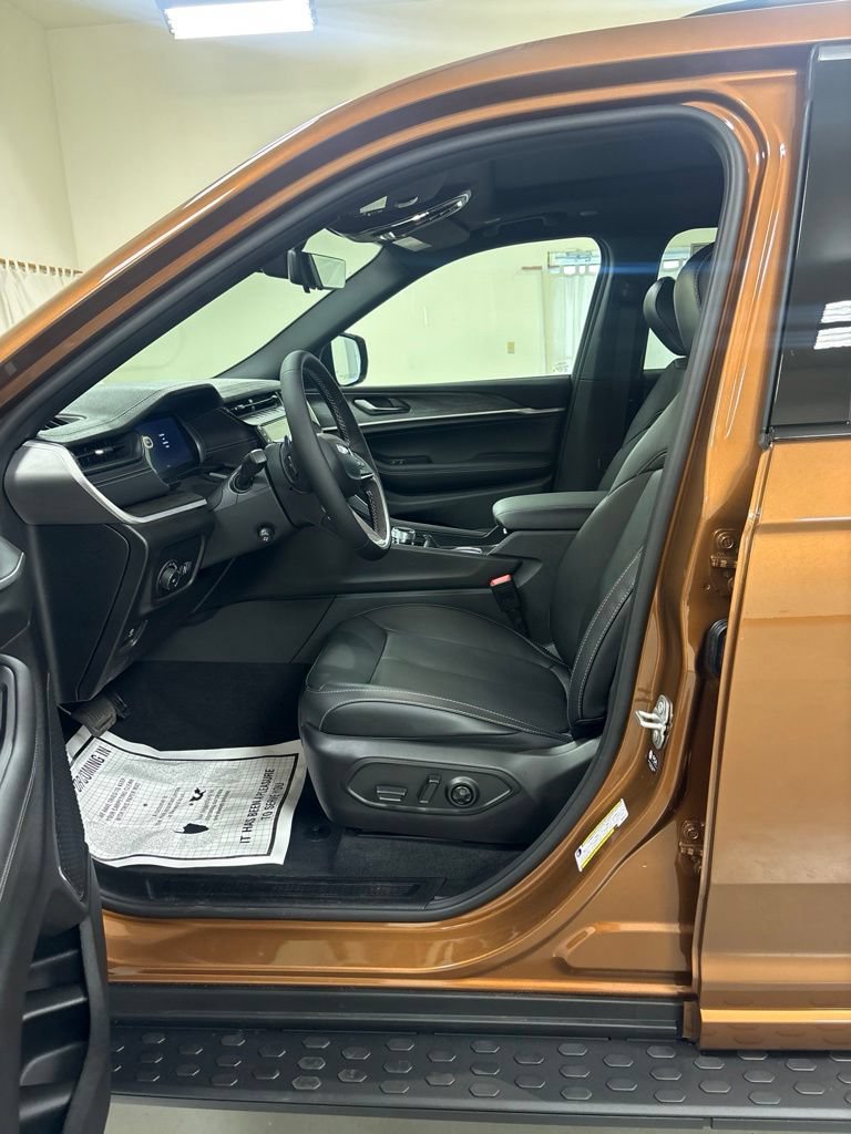 New 2026 Jeep Grand Cherokee L Limited AWD/4WD image 9