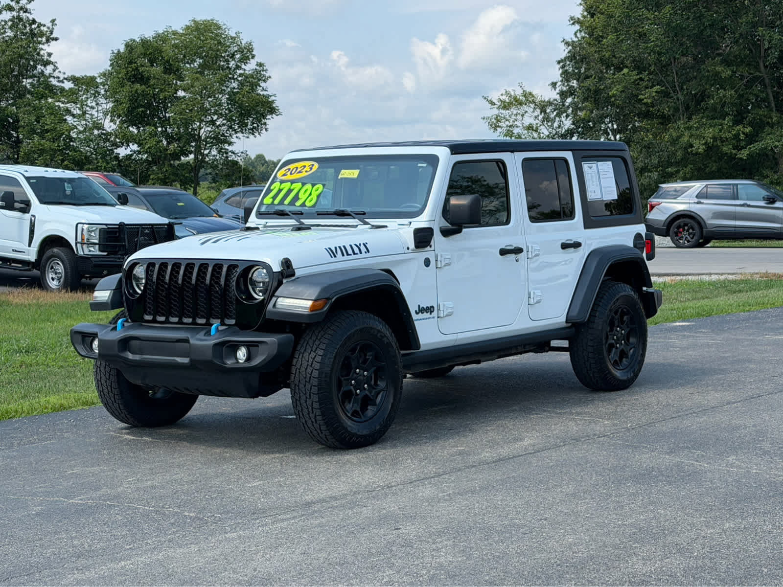 Used 2023 Jeep Wrangler Unlimited w/ Cold Weather Group AWD/4WD image 3