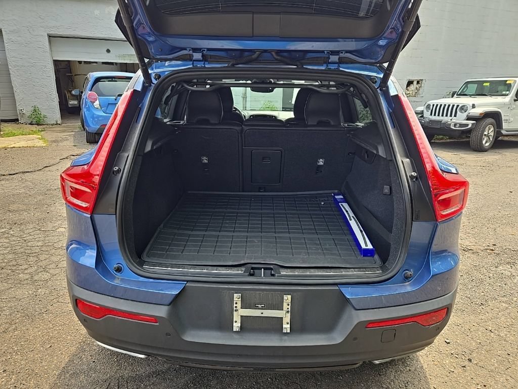 Used 2020 Volvo XC40 T5 R-Design w/ Protection Package Premier AWD/4WD image 13
