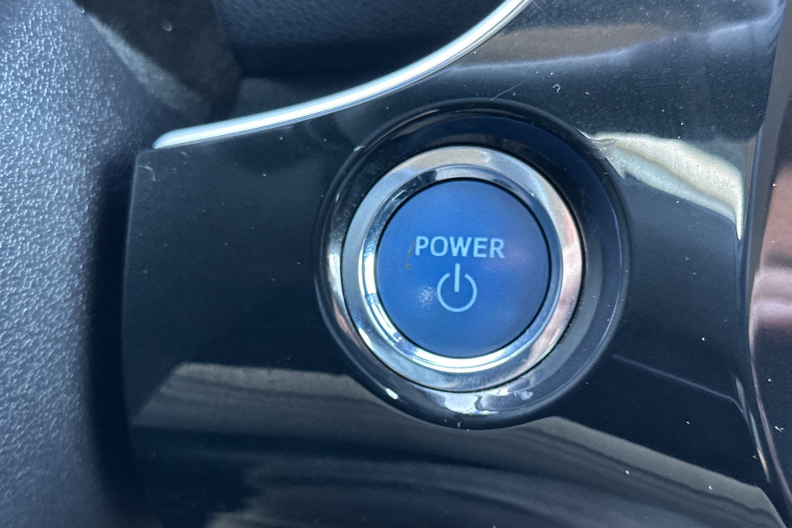 Used 2022 Toyota Prius L Eco image 19