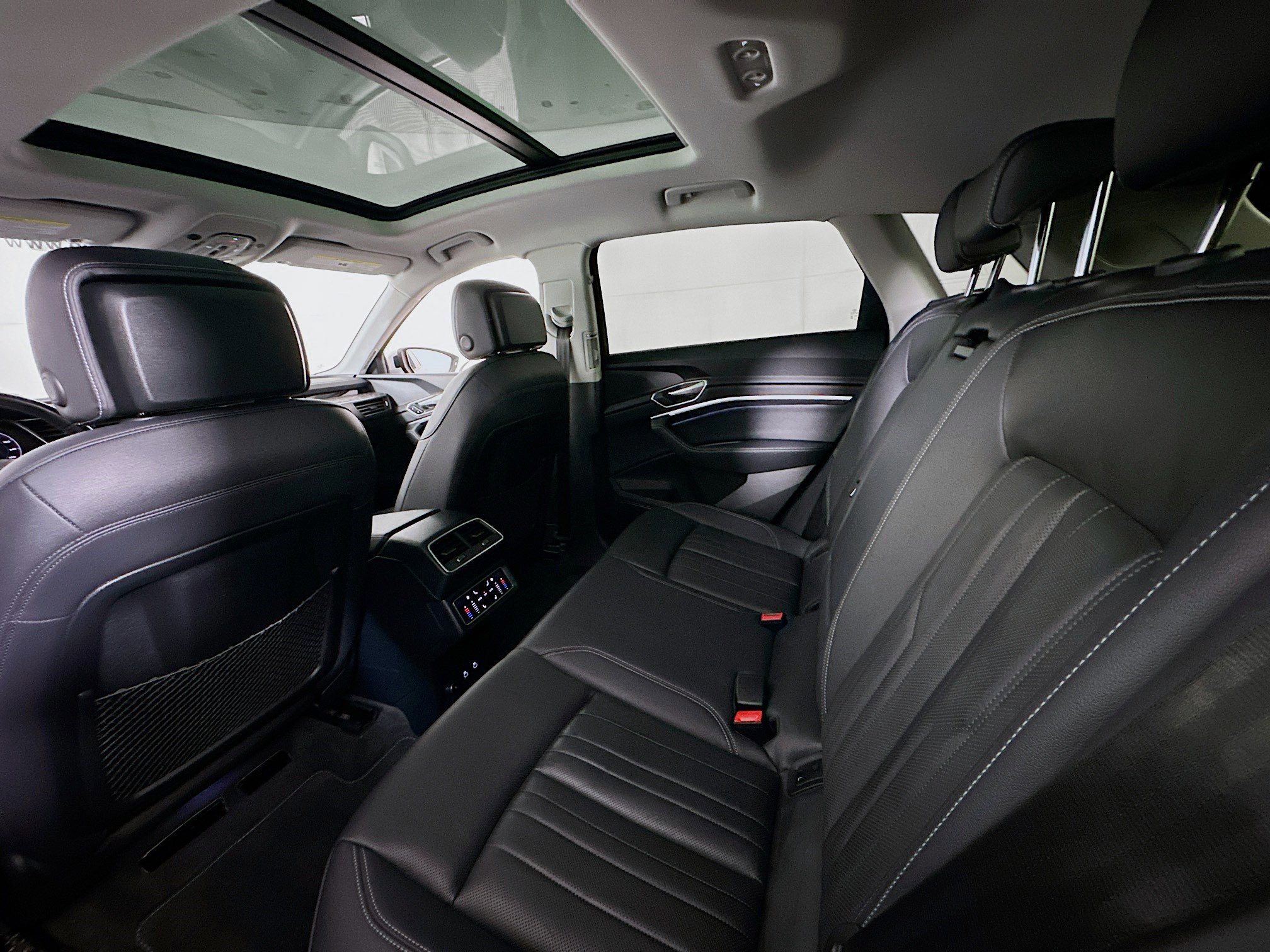 Used 2024 Audi Q8 e-tron Premium Plus w/ Premium Plus Package image 25