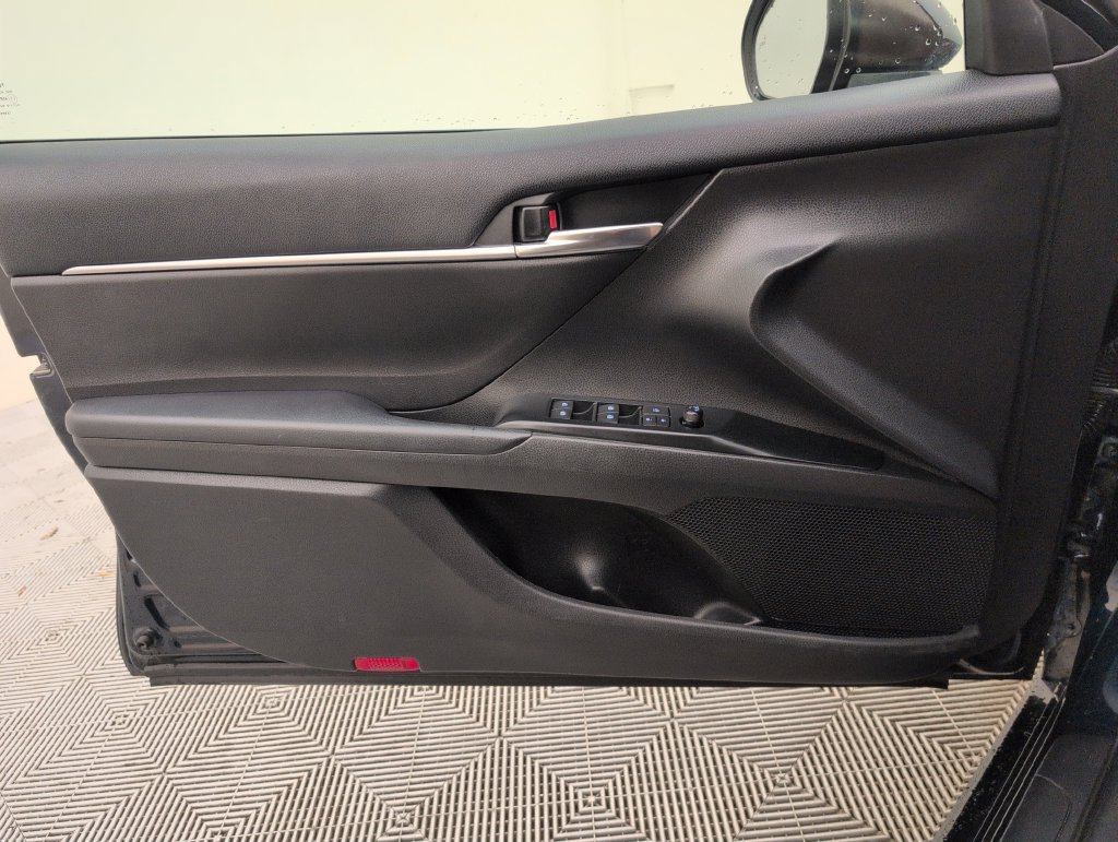 Used 2020 Toyota Camry SE w/ Convenience Package FWD image 30