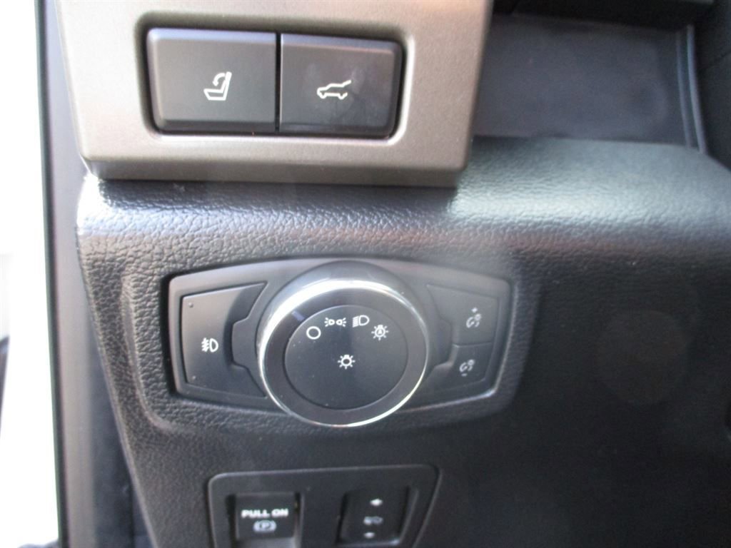 Used 2018 Ford Expedition XLT w/ Equipment Group 202A RWD image 20