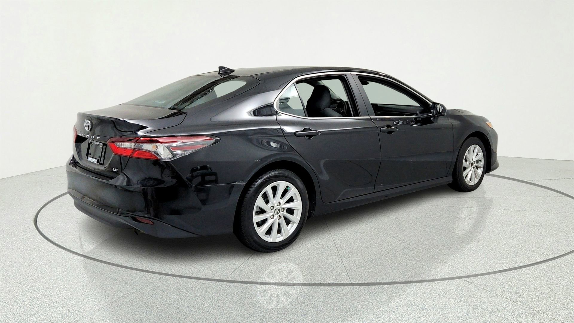 Used 2023 Toyota Camry LE FWD image 5