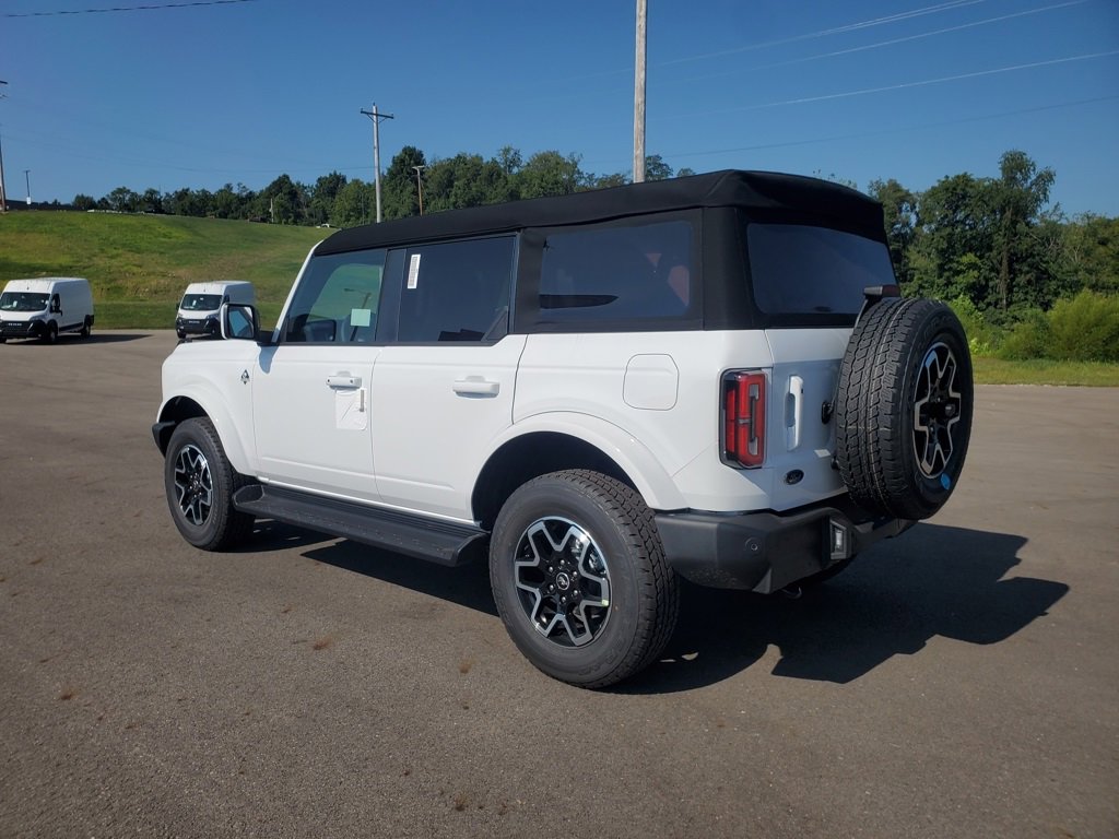 New 2025 Ford Bronco Badlands image 3