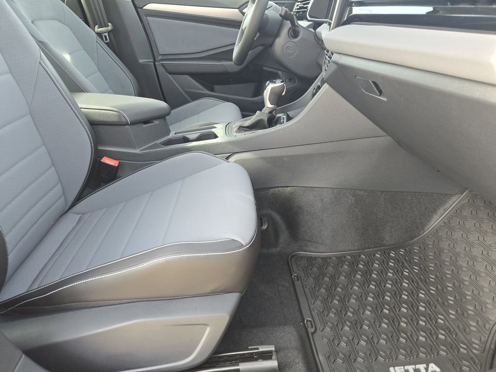 New 2026 Volkswagen Jetta SE FWD image 11