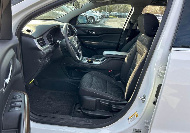 Used 2023 GMC Acadia SLE image 3