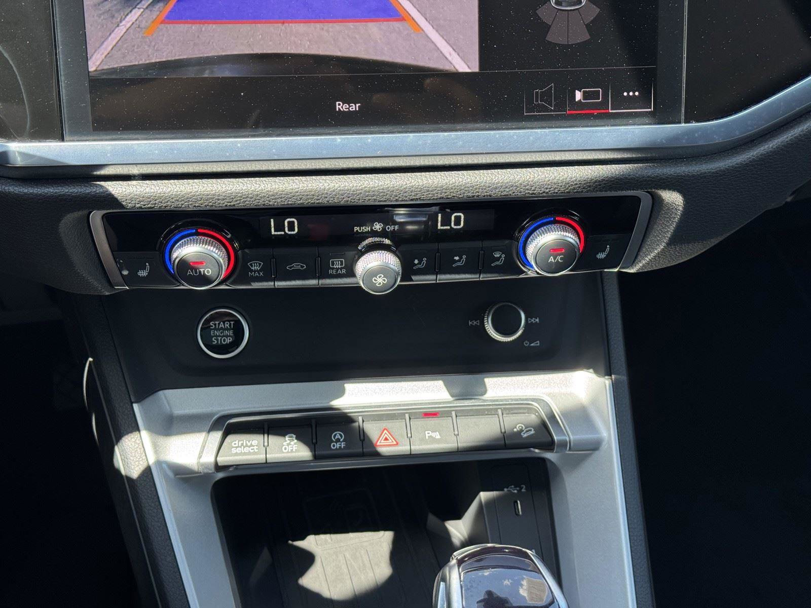 Used 2024 Audi Q3 2.0T Premium image 9