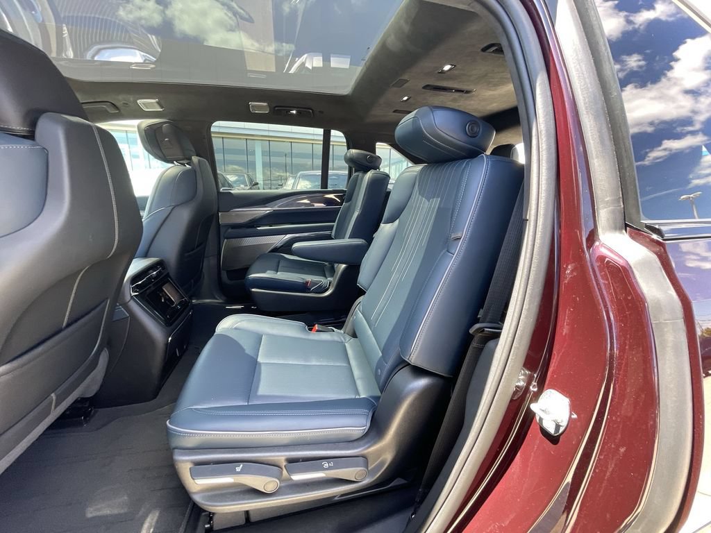 Used 2025 Cadillac Escalade IQ Luxury 2 w/ LPO, Premium Carpet Package AWD/4WD image 24