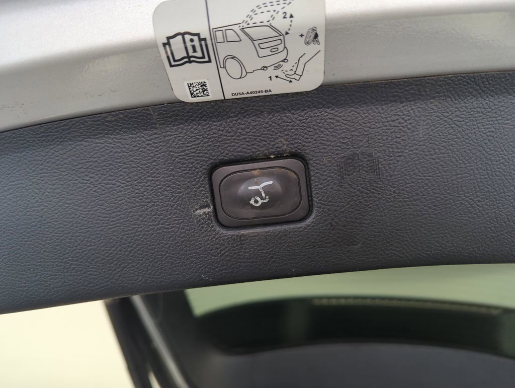 Used 2018 Ford Edge Titanium w/ Equipment Group 301A image 31