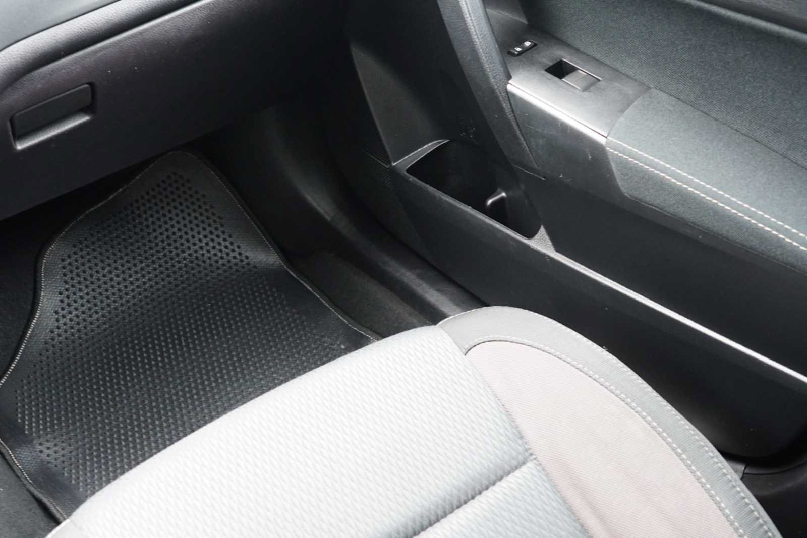 Used 2017 Toyota Corolla LE FWD image 26