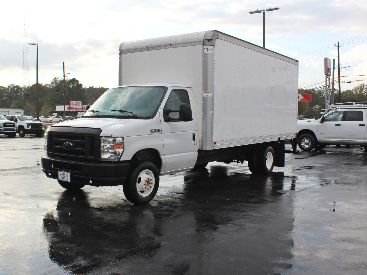 Used 2019 Ford E-450 and Econoline 450 Super Duty w/ Power Windows & Locks Group image 9