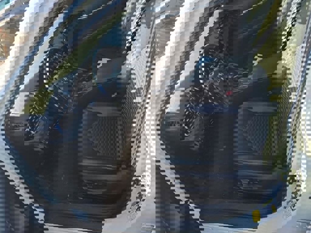 Used 2021 Toyota Camry SE image 3