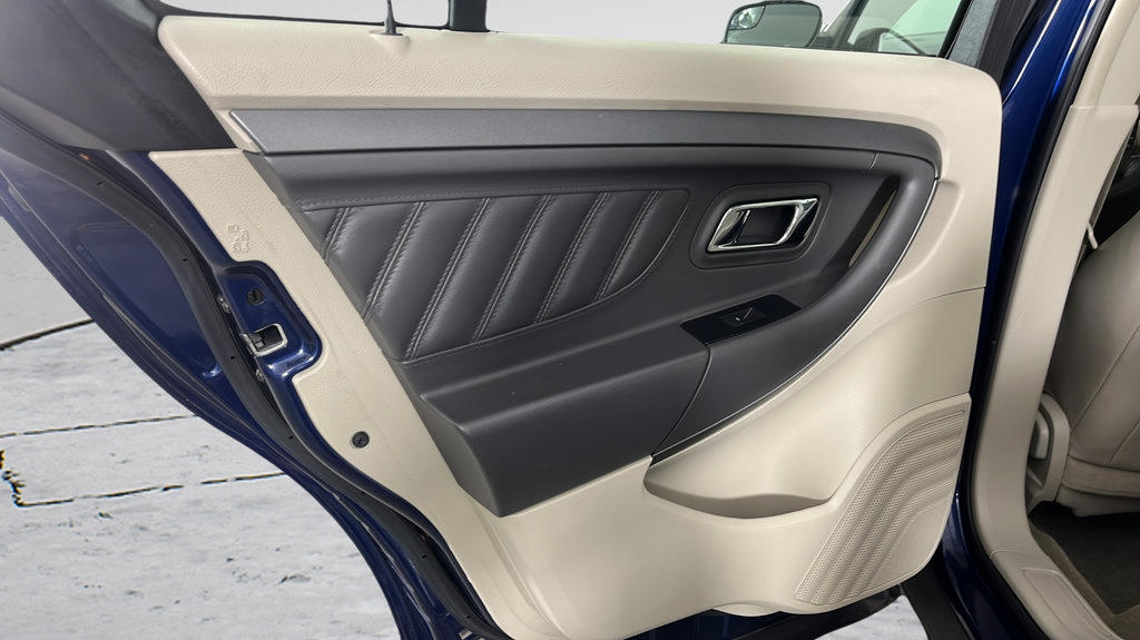 Used 2012 Ford Taurus SEL FWD image 11
