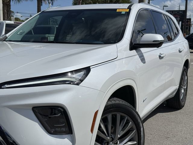 Used 2025 Buick Enclave Avenir image 11