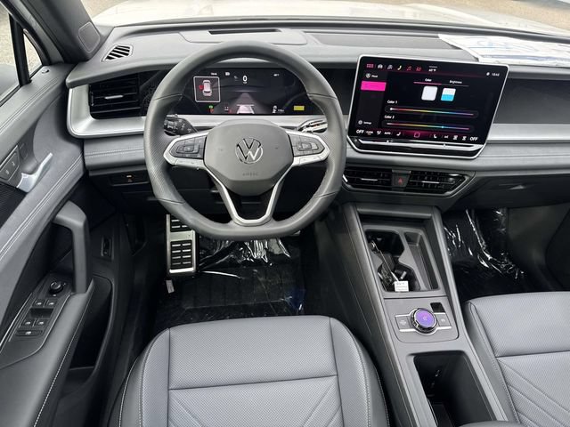 New 2026 Volkswagen Tiguan SE R-Line FWD image 8