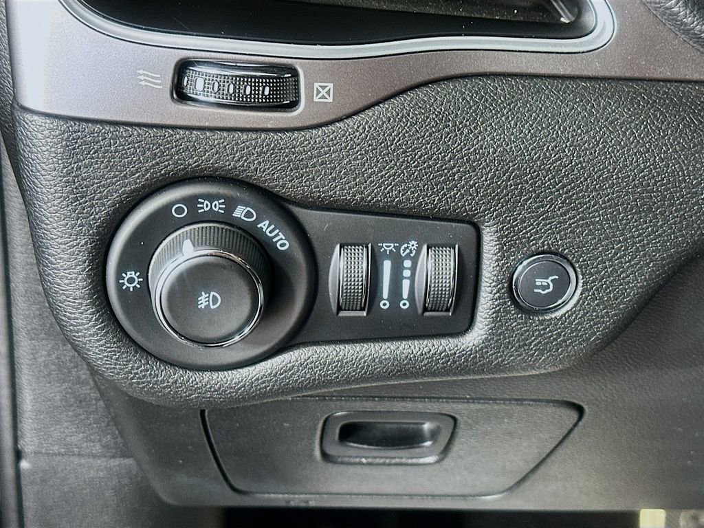 Used 2022 Jeep Cherokee Latitude Lux image 10