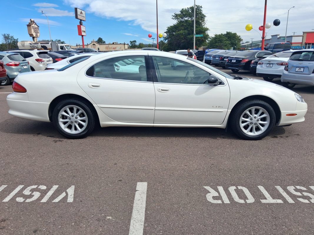 Used 2000 Chrysler LHS FWD image 8