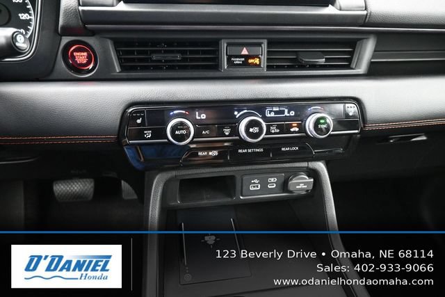 Used 2025 Honda Pilot TrailSport image 32