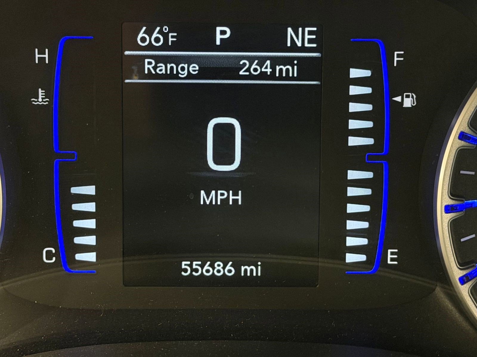 Used 2023 Chrysler Voyager LX image 17