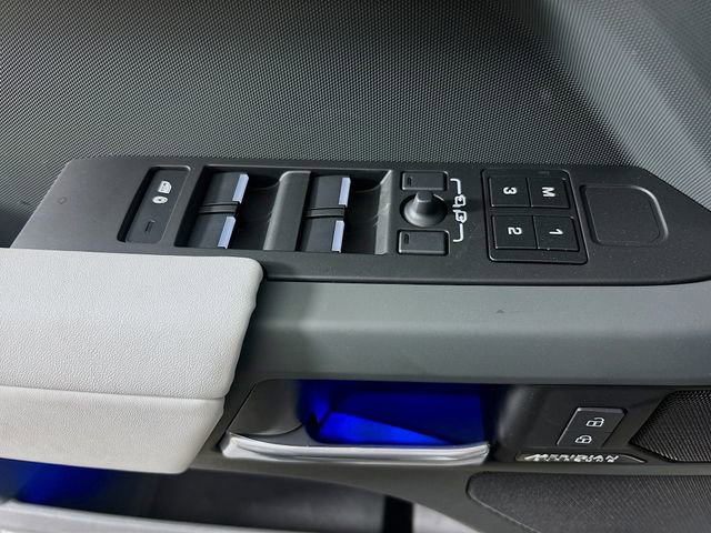 New 2026 Land Rover Defender 130 X-Dynamic SE image 19