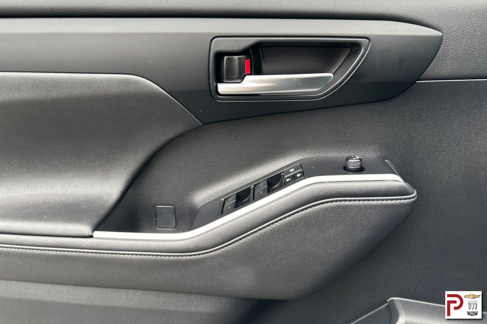 Used 2024 Toyota Highlander XLE image 12