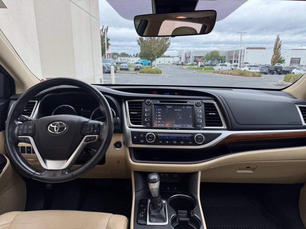 Used 2018 Toyota Highlander Limited AWD/4WD image 30