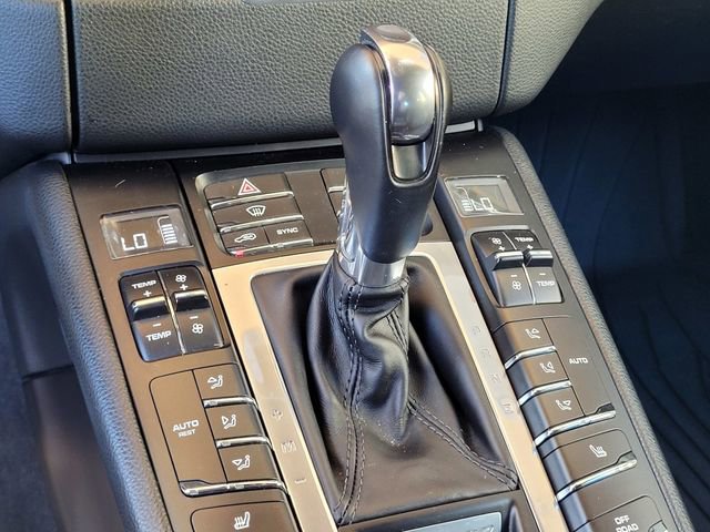 Used 2018 Porsche Macan AWD/4WD image 23