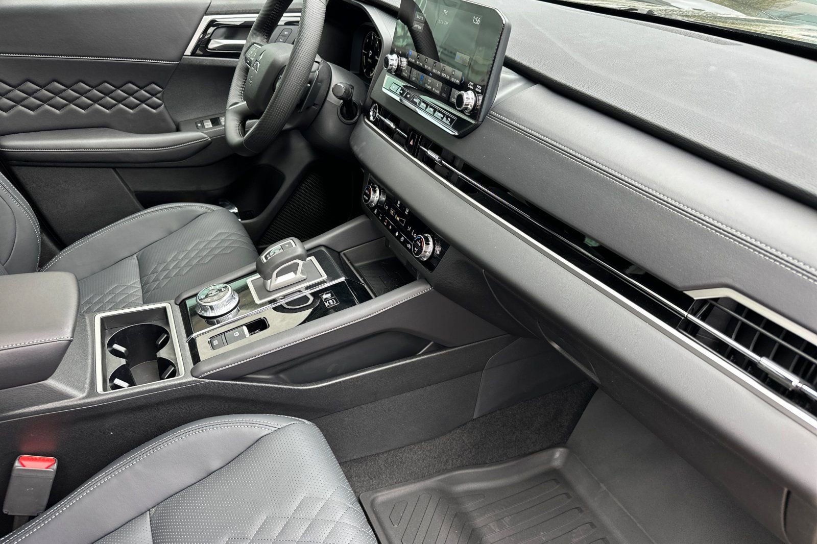 New 2025 Mitsubishi Outlander SEL image 15