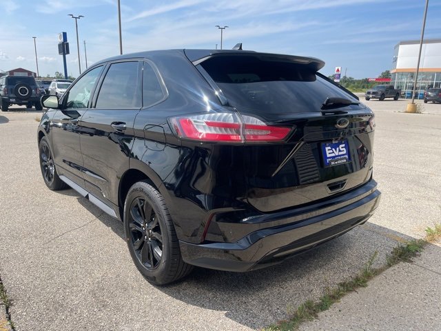 New 2024 Ford Edge SE w/ Black Appearance Package image 3