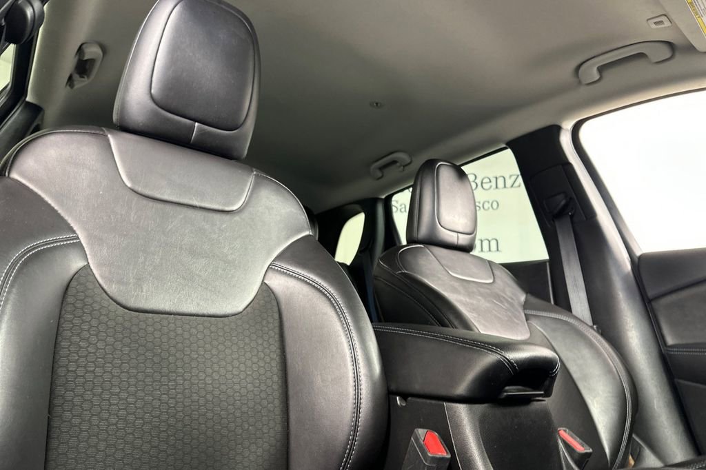 Used 2019 Jeep Cherokee Latitude Plus w/ Cold Weather Group image 19