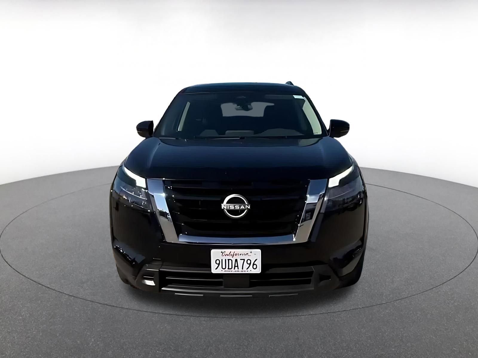 Used 2025 Nissan Pathfinder SV FWD image 4
