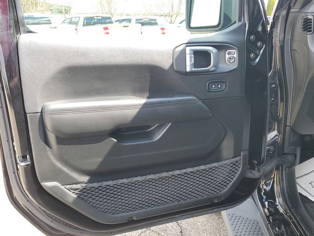 Used 2021 Jeep Wrangler Unlimited Sahara AWD/4WD image 23