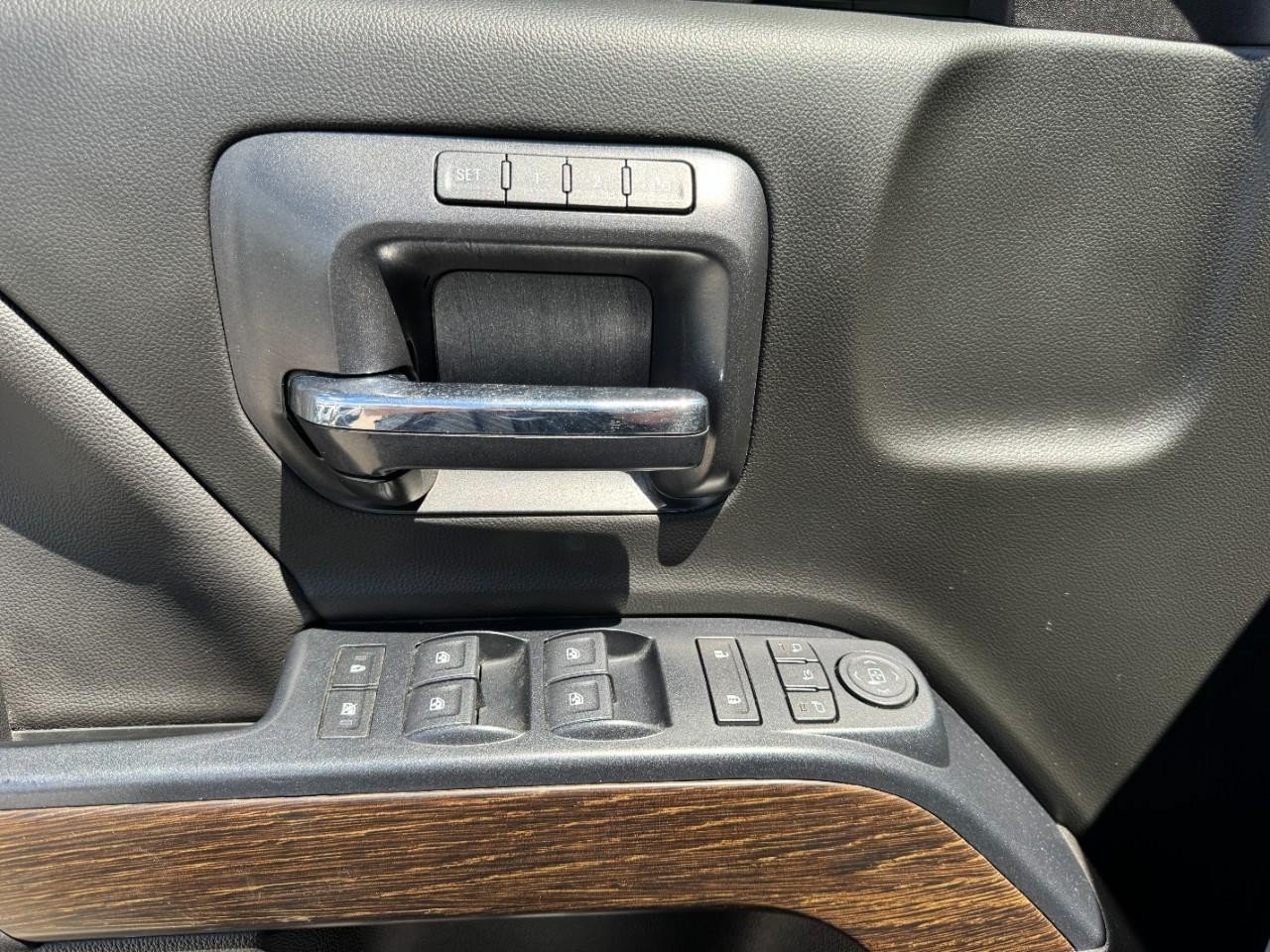 Used 2019 GMC Sierra 2500 Denali w/ Duramax Plus Package AWD/4WD image 16