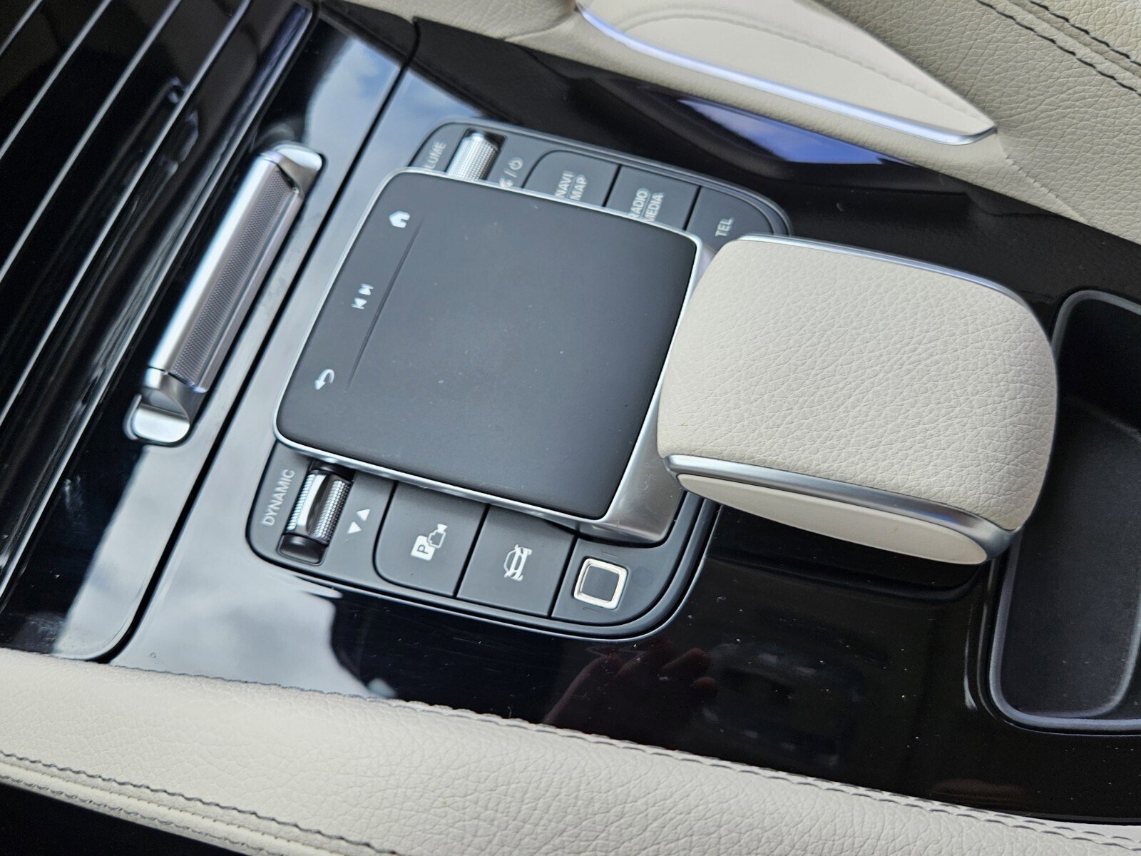 Certified 2025 Mercedes-Benz GLE 450e 4MATIC image 38