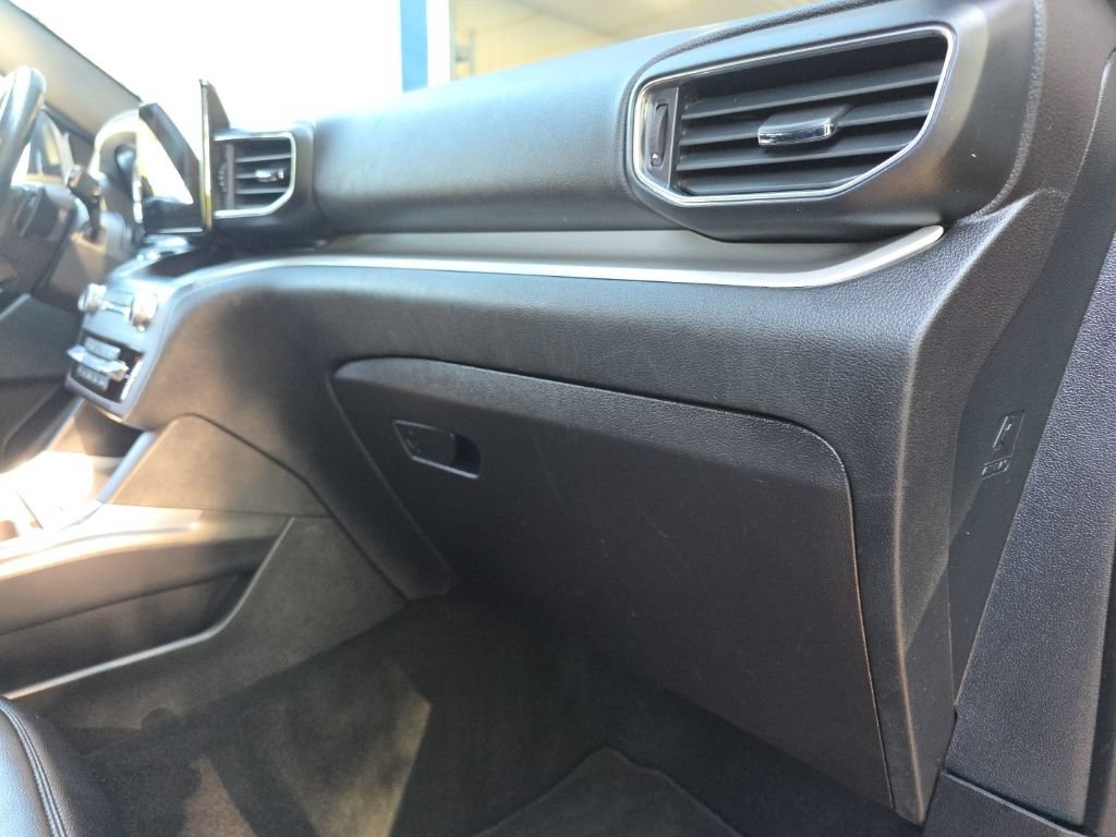 Used 2020 Ford Explorer XLT w/ Equipment Group 202A AWD/4WD image 21