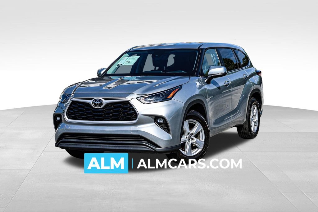 Used 2025 Toyota Highlander LE image 1