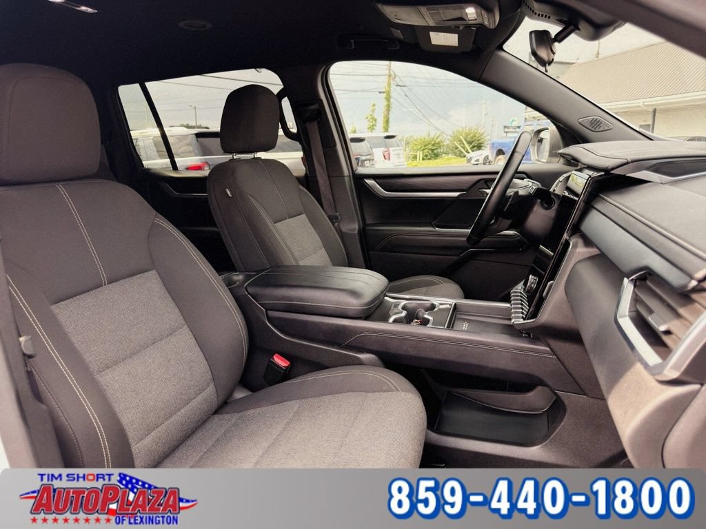 Used 2025 GMC Acadia Elevation FWD image 28
