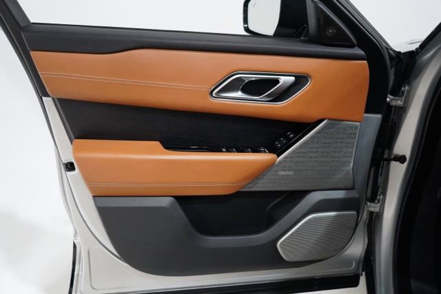 Used 2018 Land Rover Range Rover Velar R-Dynamic HSE image 18