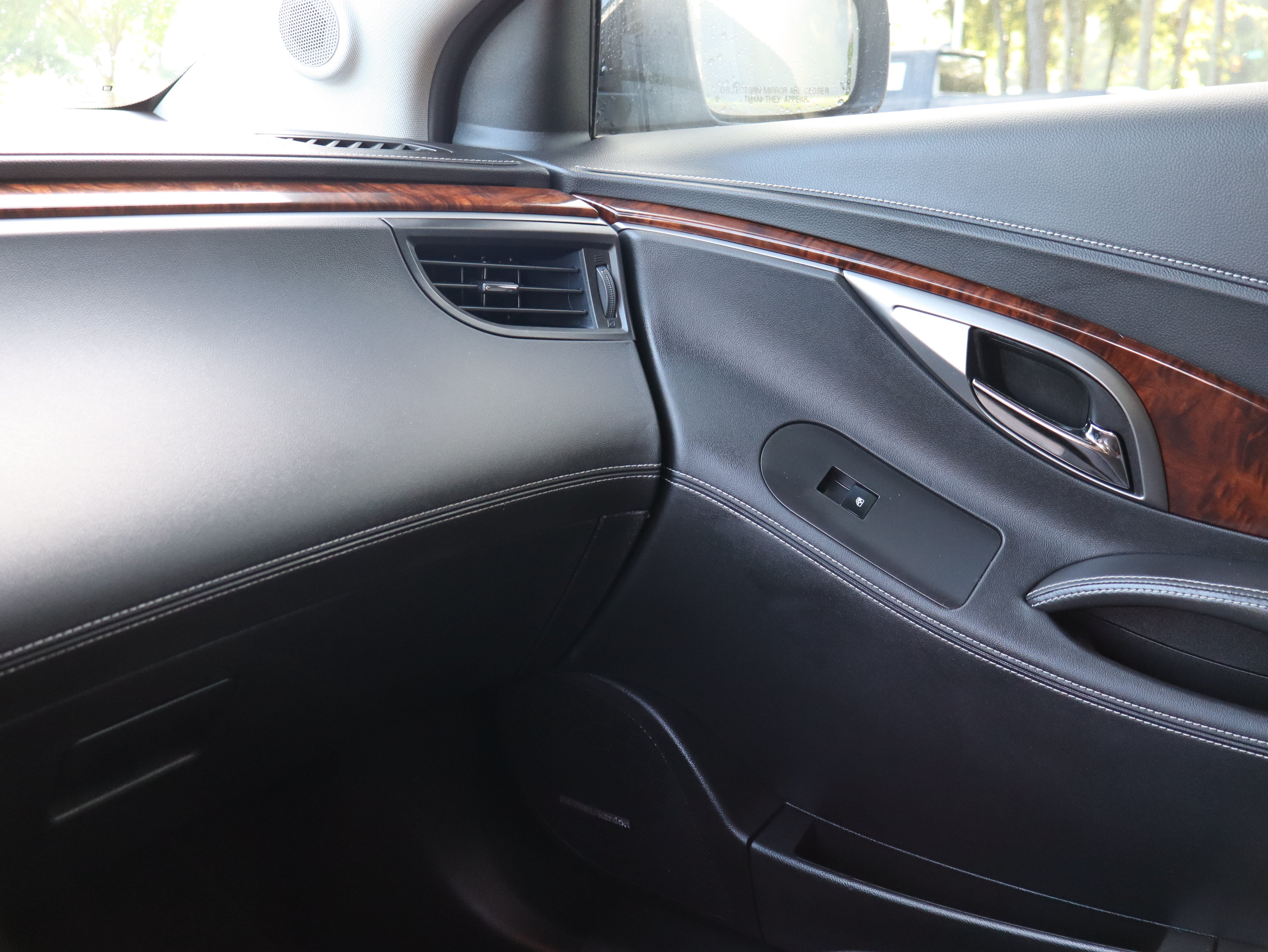 Used 2010 Buick LaCrosse CXS w/ Touring Package FWD image 39