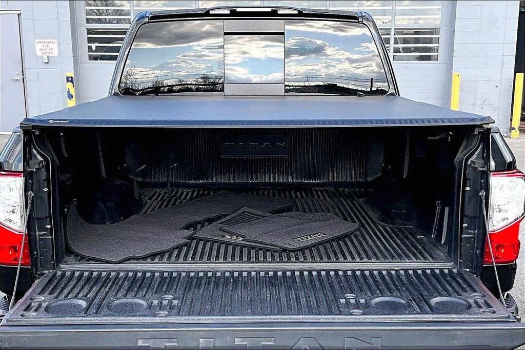 Used 2018 Nissan Titan SV w/ SV Convenience Package image 32