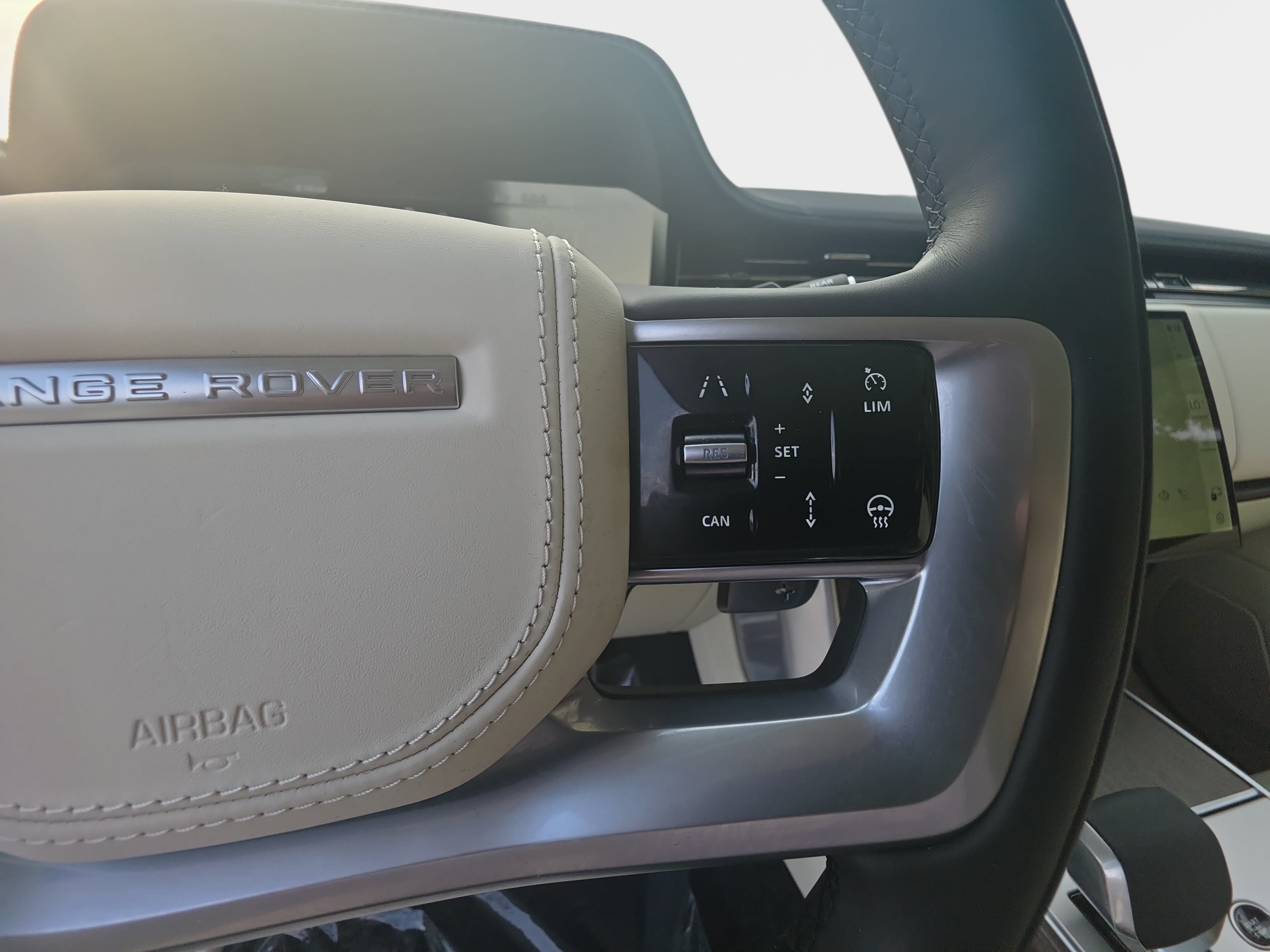 Certified 2024 Land Rover Range Rover SE AWD/4WD image 19