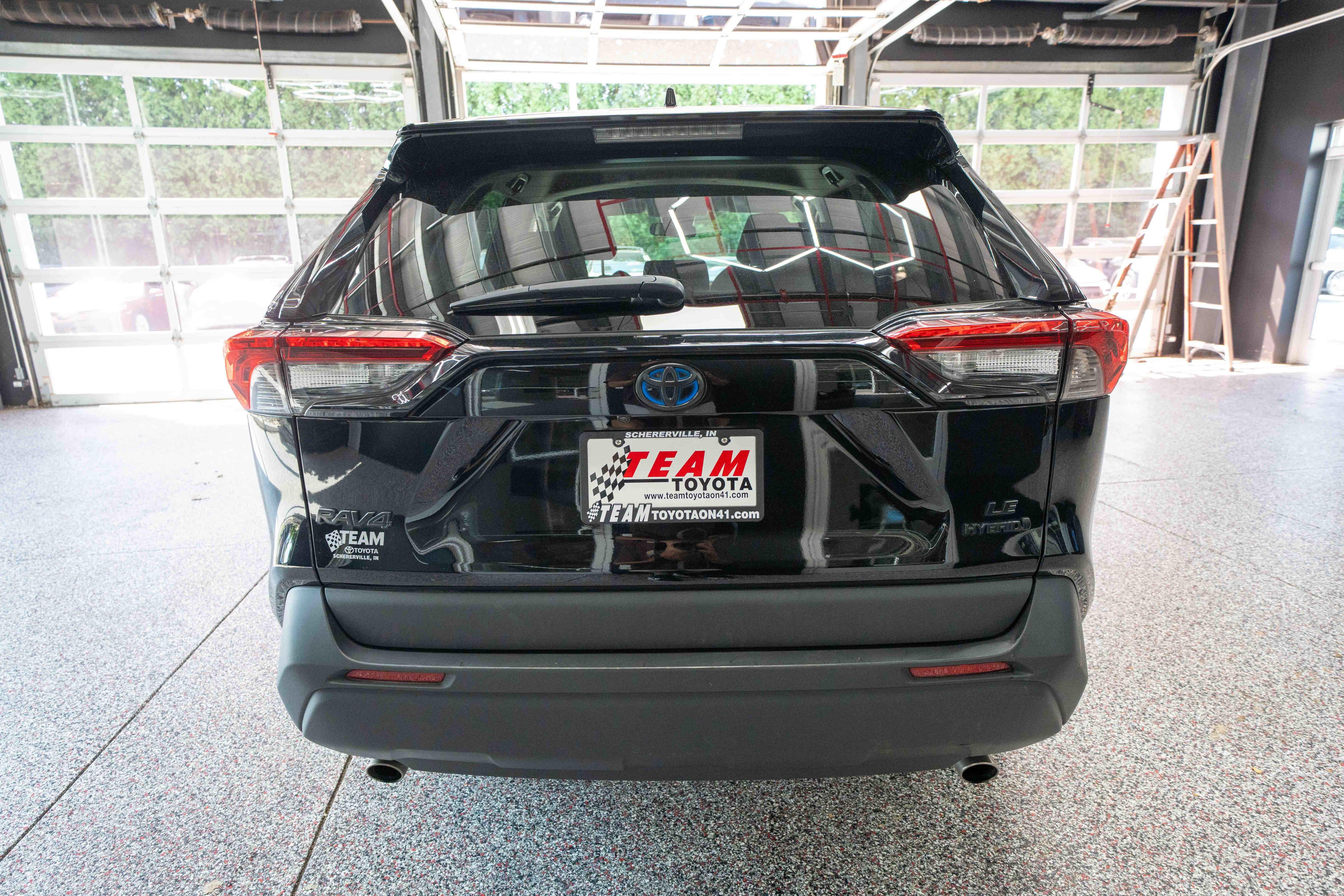 Used 2023 Toyota RAV4 LE AWD/4WD image 3