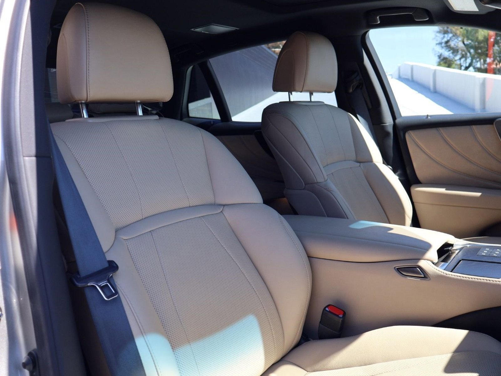 Used 2023 Lexus LS 500 w/ Accessory Package (Z2) image 23