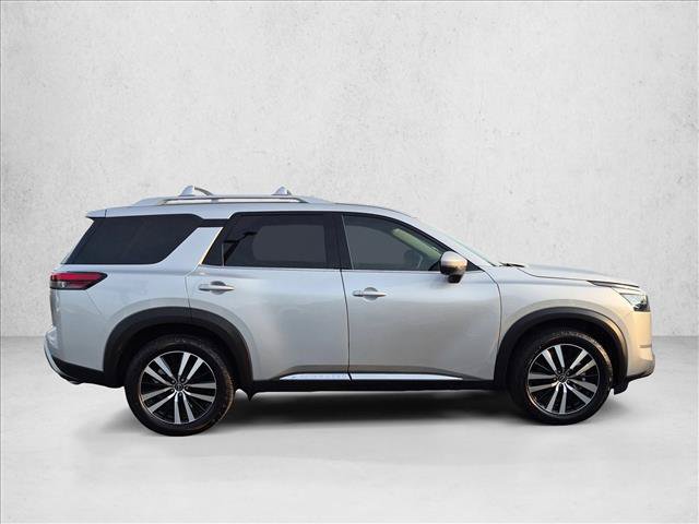 Used 2023 Nissan Pathfinder Platinum w/ Cargo Package AWD/4WD image 4
