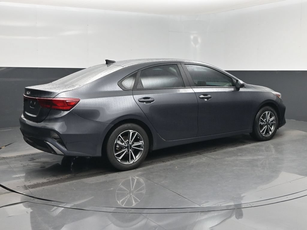 Used 2023 Kia Forte LXS w/ LXS Technology Package FWD image 3