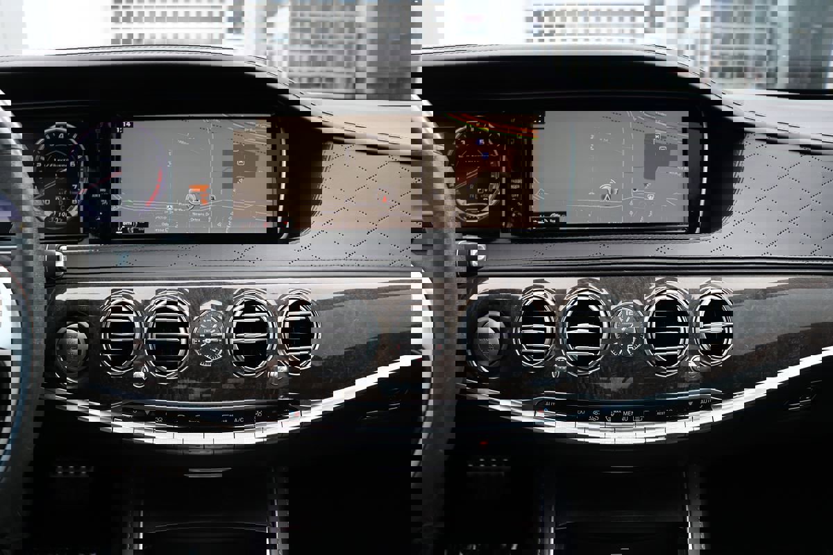 Used 2015 Mercedes-Benz S 63 AMG 4MATIC Sedan w/ Driver Assistance Package image 32